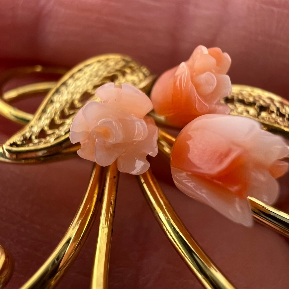 Vtg Carved Resin Rose Brooch 3 Flower Gold Tone Filigree Pin Midcentury 2" - Picture 8 of 8